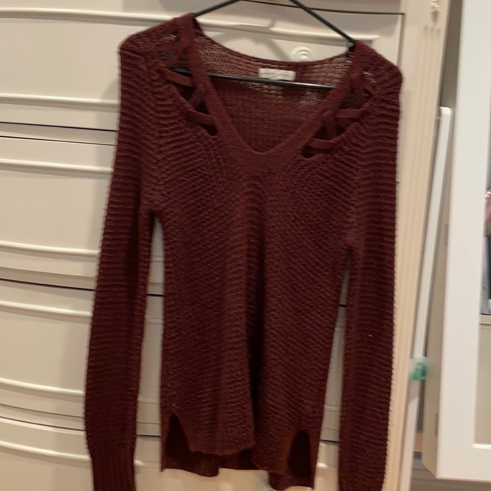 maroon sweater cute for fall and winter